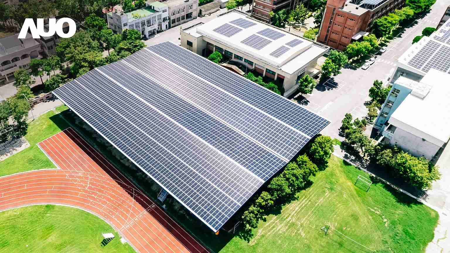 龙门国际SunSteel光电整合型浪板具备快速安装、、轻量化优势,,可提升15%发电效能,,,通过国际IEC与台湾VPC认证安全、、防漏、、、、耐候标准