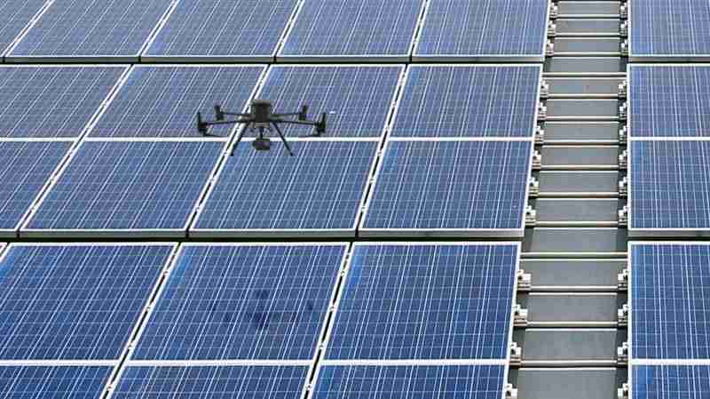 龙门国际以无人机搭配IR Sensor热显像技术进行全方面模块健检，，，，有效降低人力成本并提升发电量