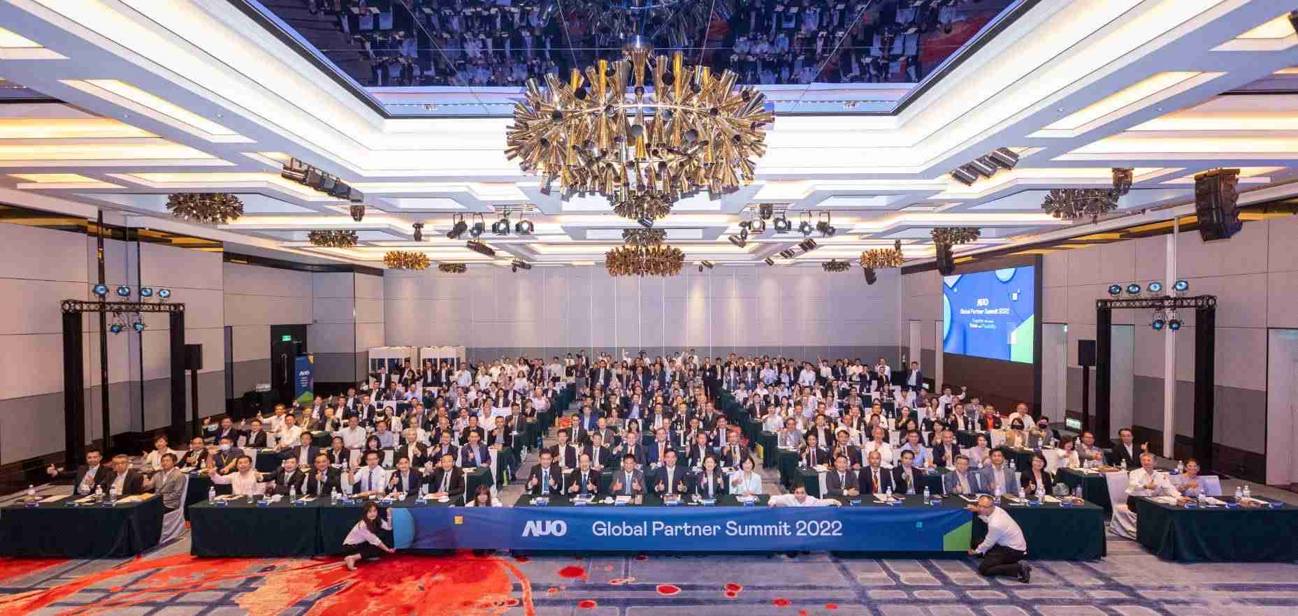 友達推動「安心、、、、創新、、用心、、、同心、、、盡心」五星職旅，，，為菲籍員工打造全方位照護，，，，首度贏得「人權實踐與發展領袖獎」殊榮