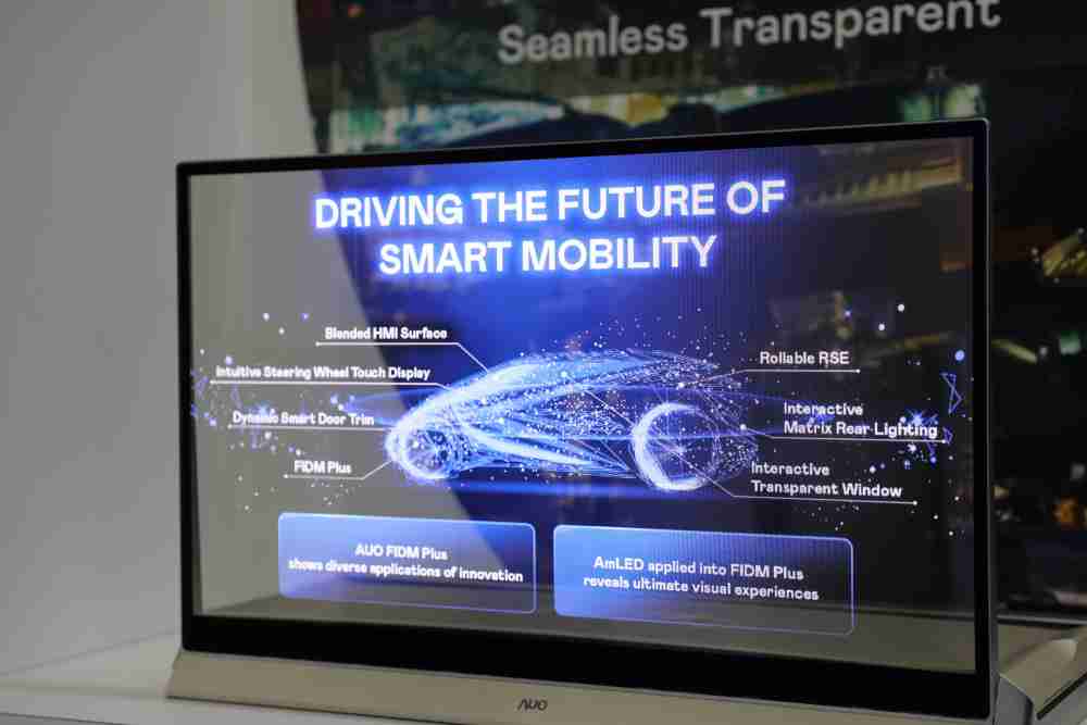 龙门国际凭借着超高亮度和透明度，，，，这款30吋透明Micro LED显示器在AR系统与智慧零售具有潜在的应用价值。。