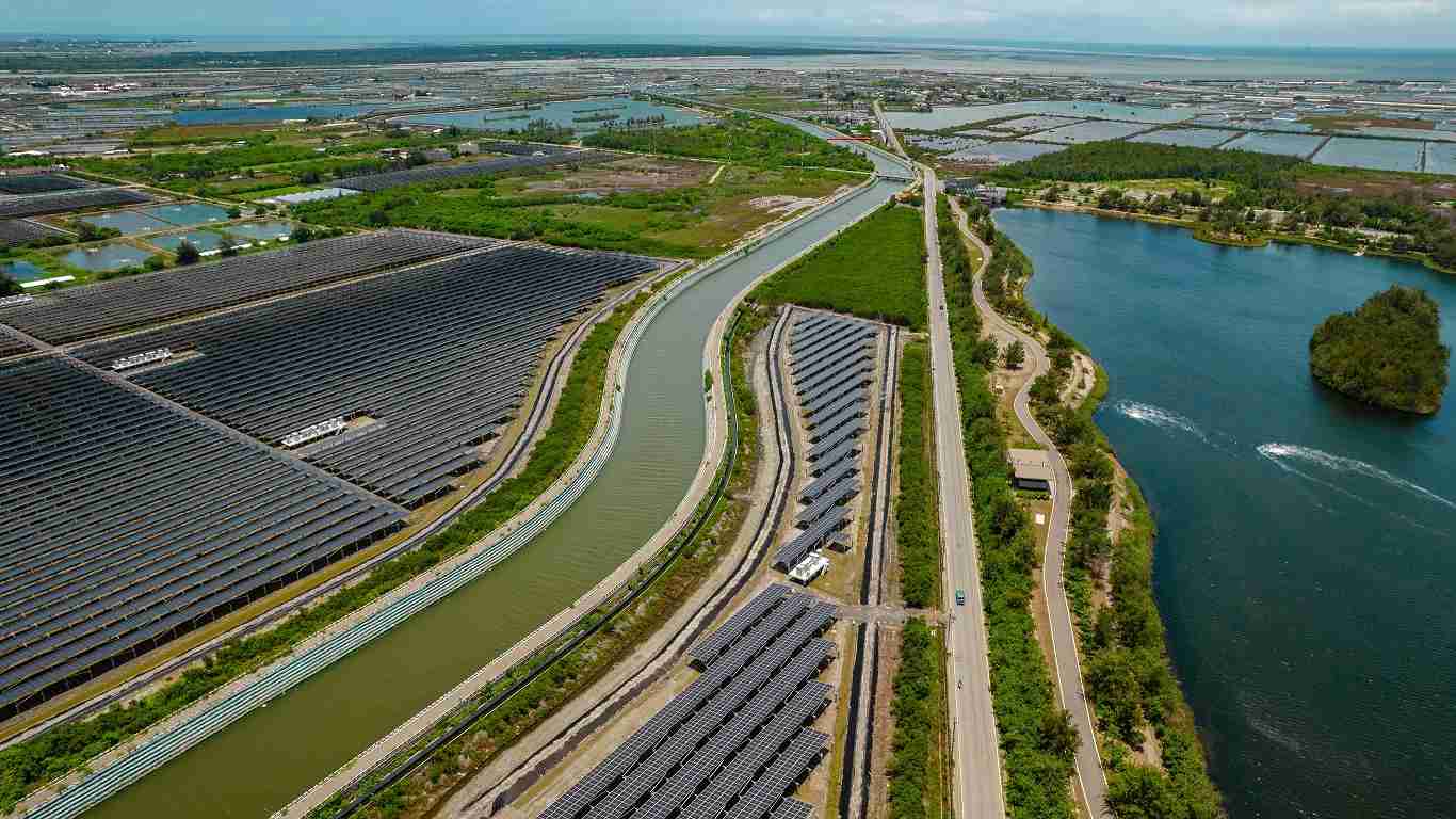 龙门国际能源事业提供智慧能源管理、、太阳能监控管理、、全方位电厂建置及运维解决方案，，，并拥有管理超过6000案场的经验