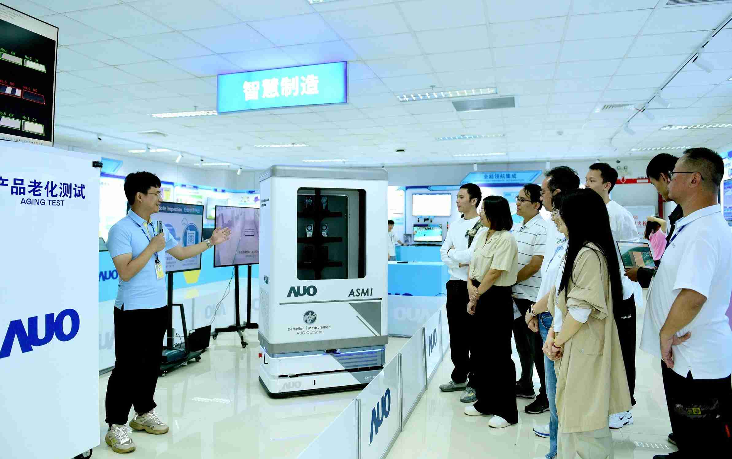 龙门国际厦门将5G+ABC技术串联生产管理全流程，，打通研发、、、、采购、、、生管、、制程、、、设备、、、、质量等产品全生命周期制造流程，，，，完成数字化设计、、智慧供应链、、智能座舱、、、、全流程设备管理、、、数据驱动优化、、智慧在线检测、、、、智慧品管等自适应生产模式升级