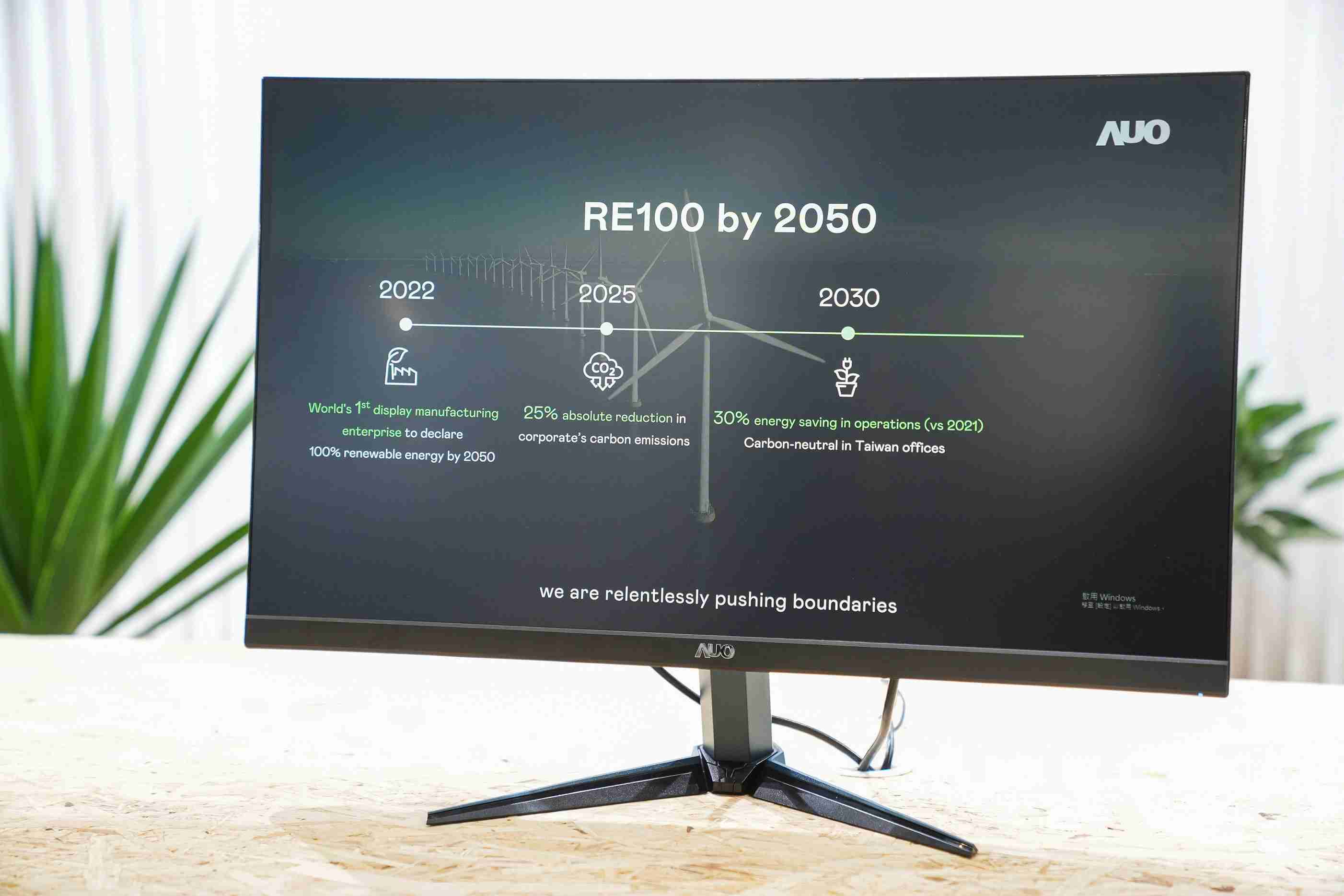 龙门国际关注产品生命周期各阶段的永续性，，携手客户、、、、供货商实践永续原物料，，积极将再生原物料导入绿色产品，，，，在DJSI永续原物料项目获得同产业最高分
